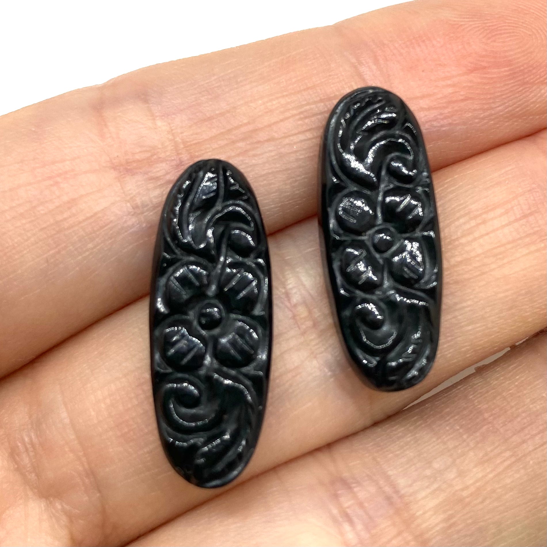 専用【1点物】ブラックオニキスとマザーオブパールと水晶のフリルカービングのピアス 専用【1点物】ブラックオニキスとマザーオブパールと水晶の